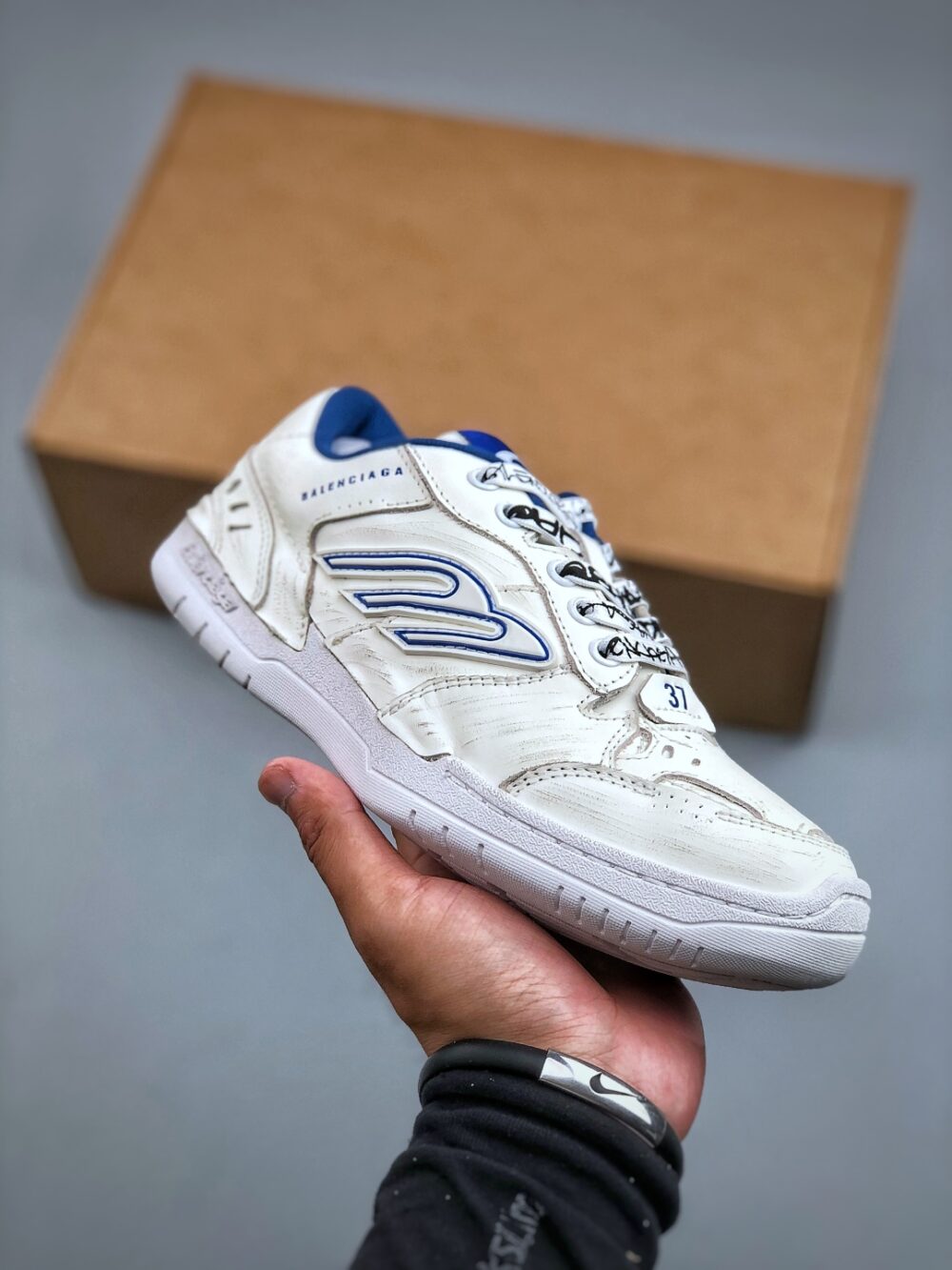 Balenciaga Hamptons wome Worn-out Sneaker in Off Blue/grey