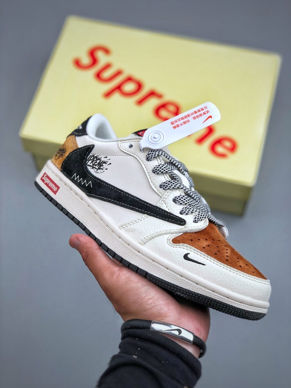 Nike Air Jordan 1 x Travis Scott AJ1 x Supreme