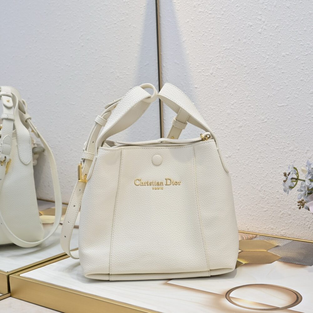 ディオール(Dior)新作 MONTAIGNE POUCH バッグ ショルダー 21x19 x11cm