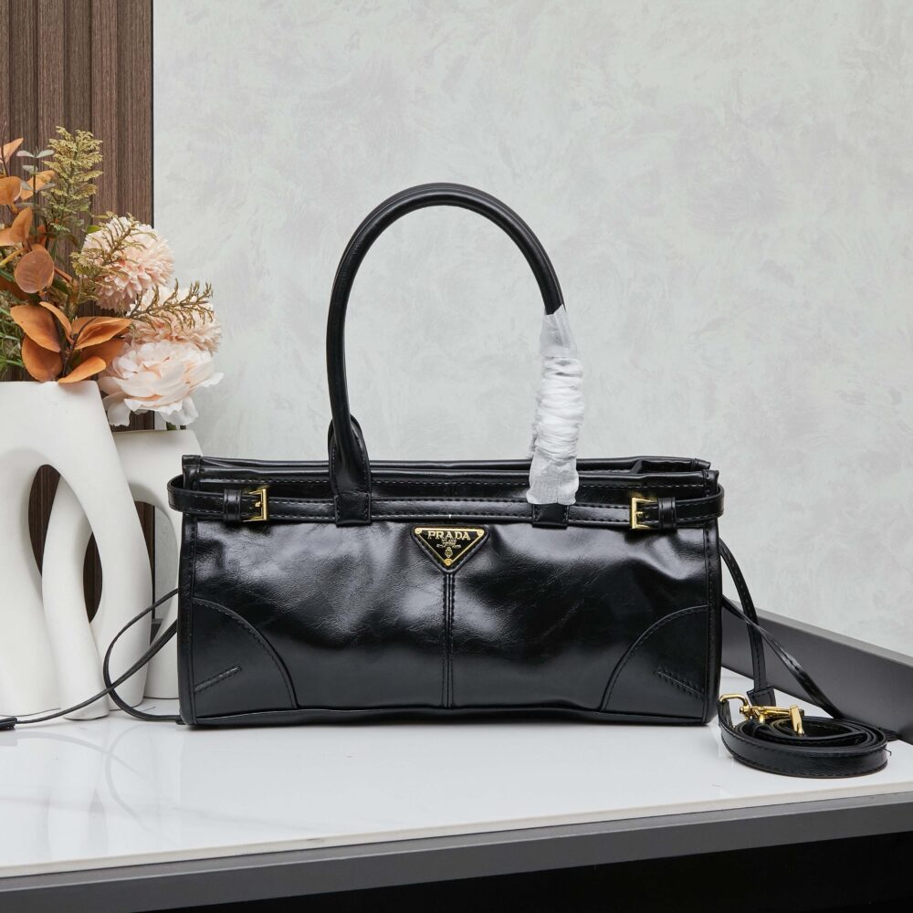 PRADA(プラダ) 肩掛け バッグ 黒 32x15x11cm
