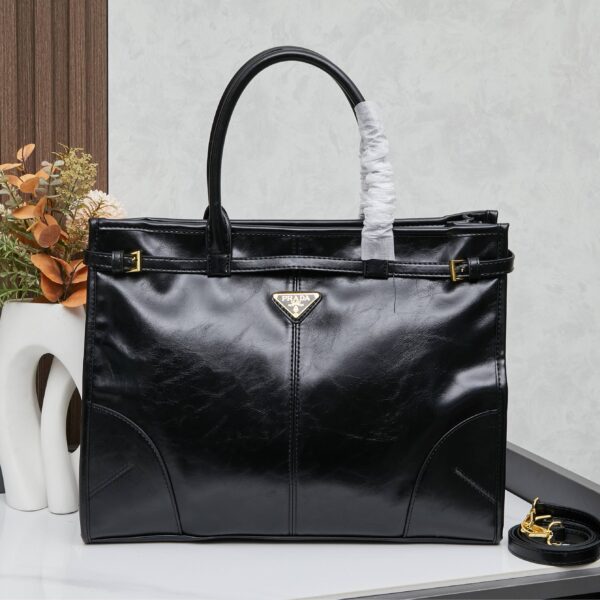 PRADA(プラダ) 肩掛け バッグ 黒 38x24x12cm