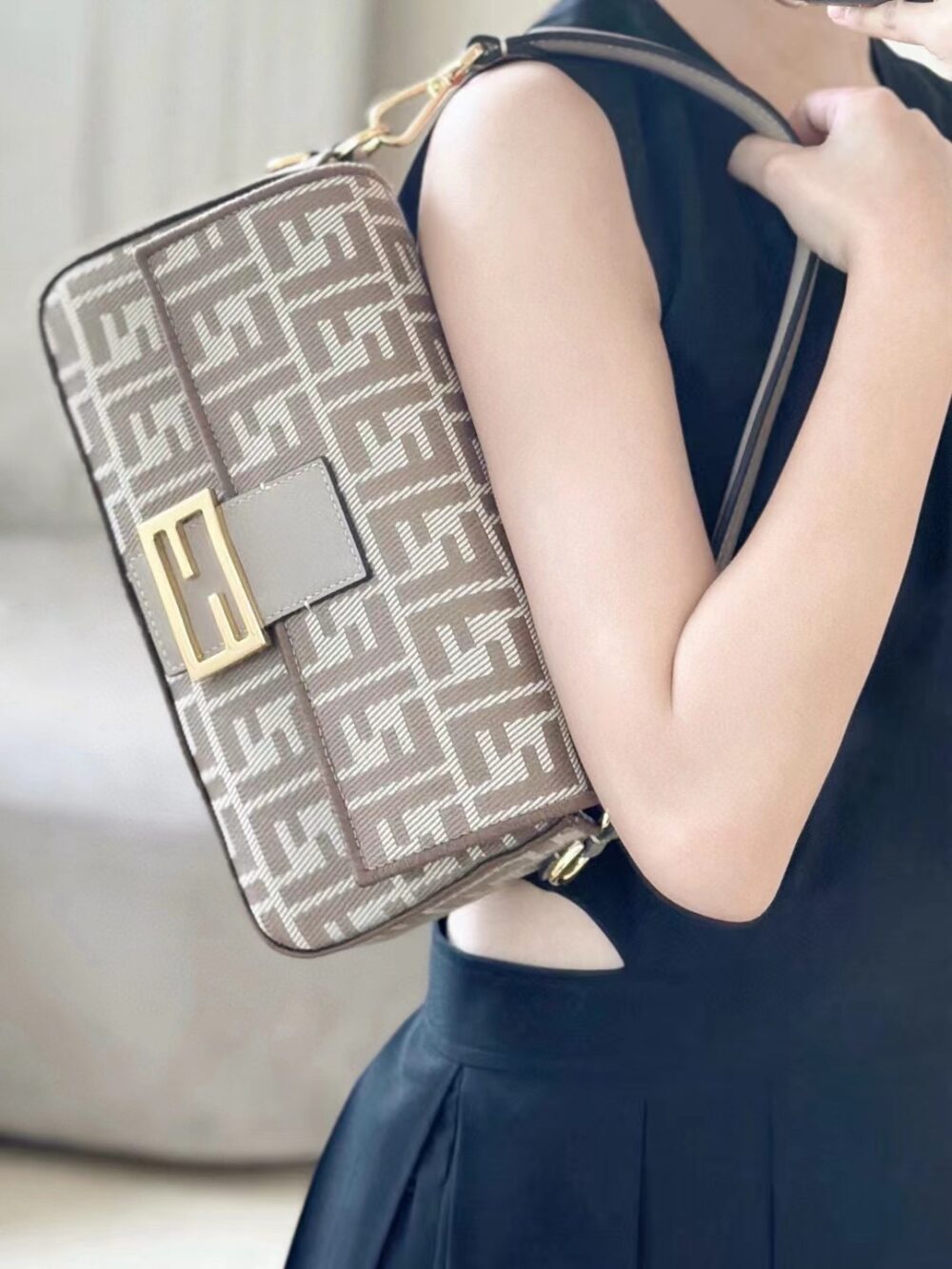 Fendi(フェンディ) トート バッグ 27x6x15cm