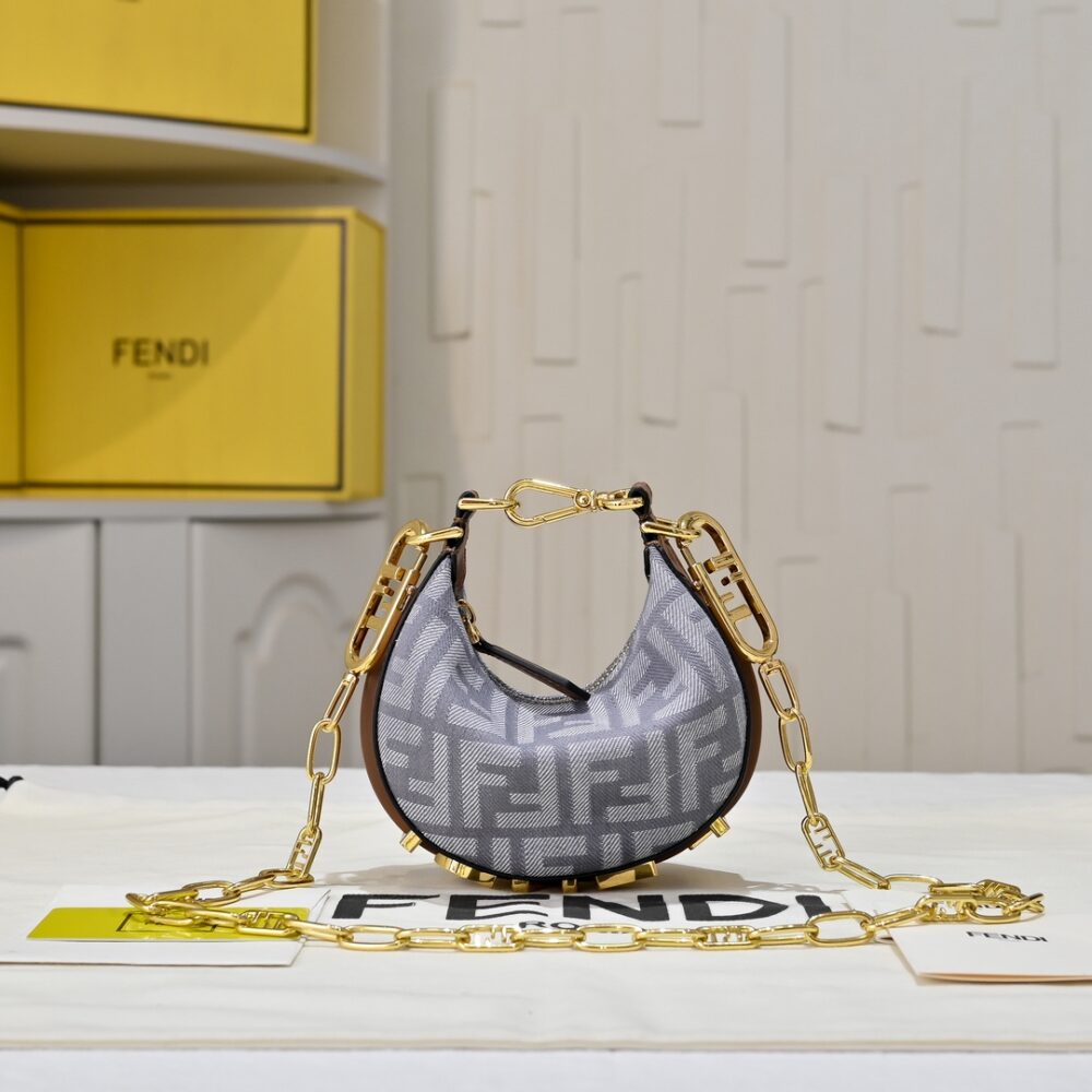 Fendi(フェンディ) 肩掛け バッグ 16x14x5cm